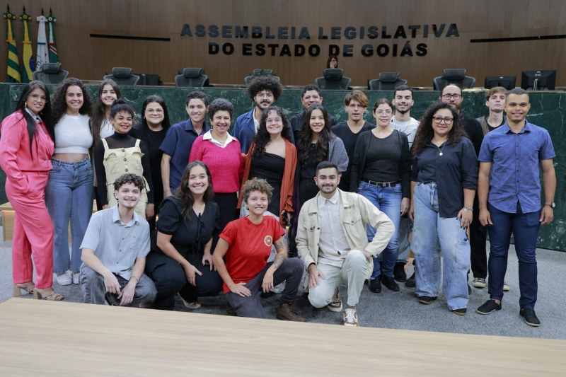 Educadoras/es do Cursinho Popular Paulo Freire recebem reconhecimento na ALEGO