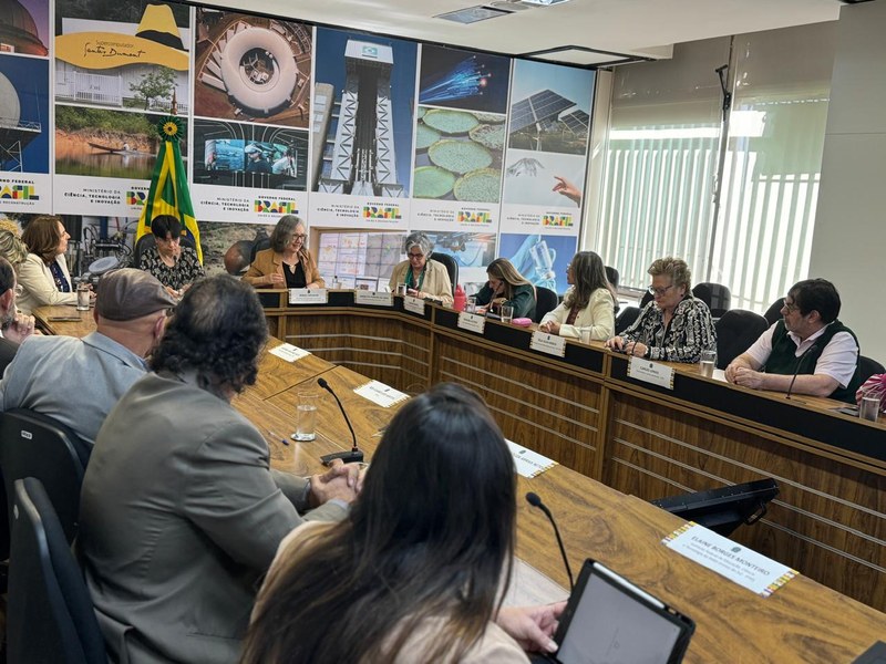Reitora da UFCAT participa de reunião no MCTI para tratar da criação do Instituto de Pesquisa para o Desenvolvimento Sustentável do Cerrado