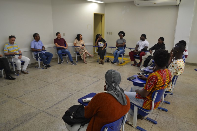 Roda de conversa acolhe estudantes estrangeiros participantes de programa de cooperação internacional