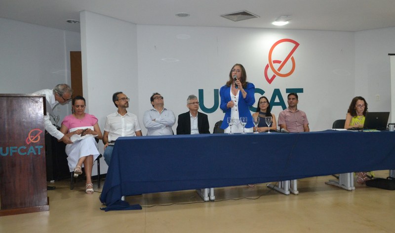 Reunião festiva do Consuni homenageia servidores, terceirizados e premia trabalhos acadêmicos